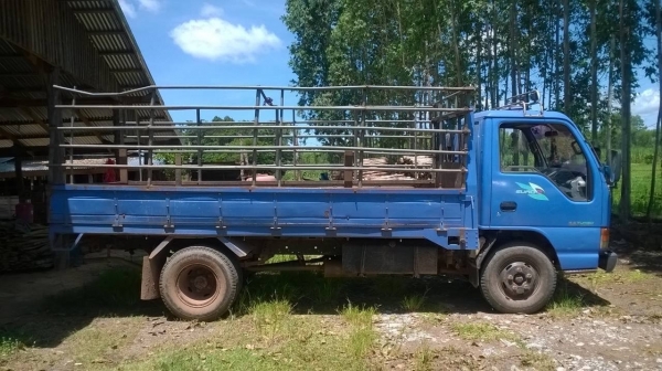 ขาย 6 ล้อ ISUZU NKR ปี 46 เครื่อง 4HG1 130 แรงม้า คัสซีสวยตลอดเส้น พวงมาลัยพาวเวอร์ เครื่องเสียงครบ ทะเบียนพร้อมโอนครับ