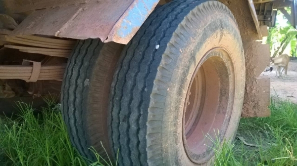 ขาย 6 ล้อ ISUZU NKR ปี 46 เครื่อง 4HG1 130 แรงม้า คัสซีสวยตลอดเส้น พวงมาลัยพาวเวอร์ เครื่องเสียงครบ ทะเบียนพร้อมโอนครับ