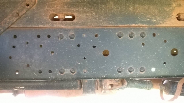 ขาย 6 ล้อ ISUZU NKR ปี 46 เครื่อง 4HG1 130 แรงม้า คัสซีสวยตลอดเส้น พวงมาลัยพาวเวอร์ เครื่องเสียงครบ ทะเบียนพร้อมโอนครับ