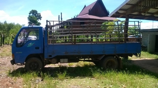 ขาย 6 ล้อ ISUZU NKR ปี 46 เครื่อง 4HG1 130 แรงม้า คัสซีสวยตลอดเส้น พวงมาลัยพาวเวอร์ เครื่องเสียงครบ ทะเบียนพร้อมโอนครับ