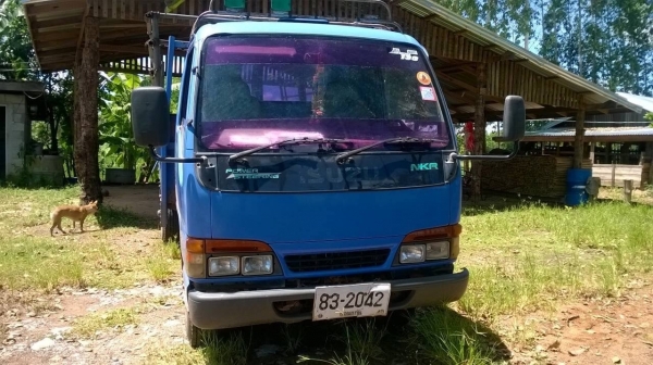 ขาย 6 ล้อ ISUZU NKR ปี 46 เครื่อง 4HG1 130 แรงม้า คัสซีสวยตลอดเส้น พวงมาลัยพาวเวอร์ เครื่องเสียงครบ ทะเบียนพร้อมโอนครับ