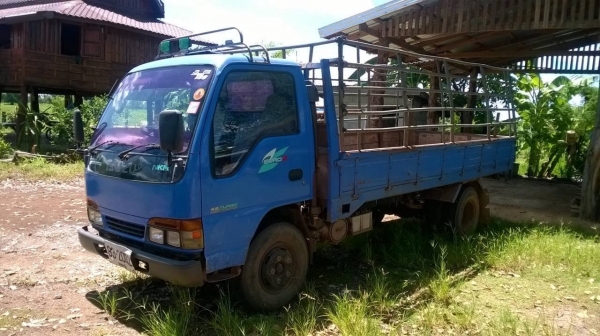 ขาย 6 ล้อ ISUZU NKR ปี 46 เครื่อง 4HG1 130 แรงม้า คัสซีสวยตลอดเส้น พวงมาลัยพาวเวอร์ เครื่องเสียงครบ ทะเบียนพร้อมโอนครับ