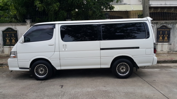 toyota hiace superwagon