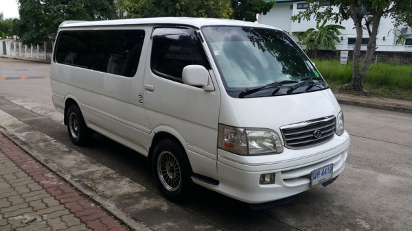toyota hiace superwagon
