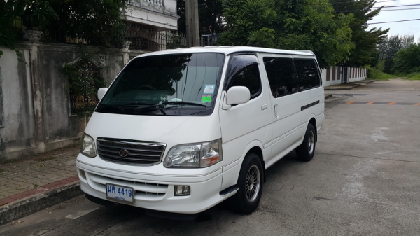 toyota hiace superwagon