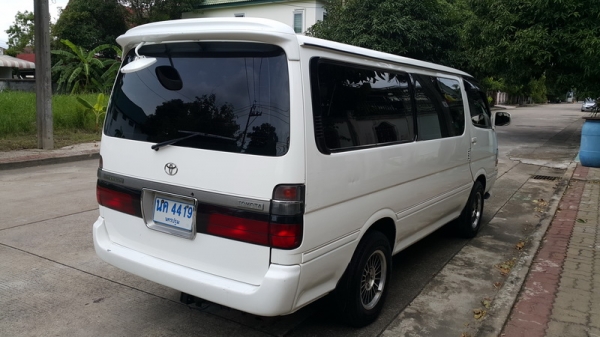 toyota hiace superwagon