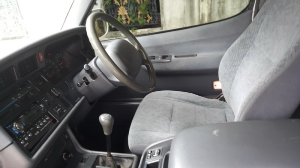 toyota hiace superwagon