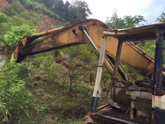 ขายแบคโฮ KOMATSU PC200-5 เครื่อง6BG1 ตามสภาพ สนใจโทร 081-970-1072