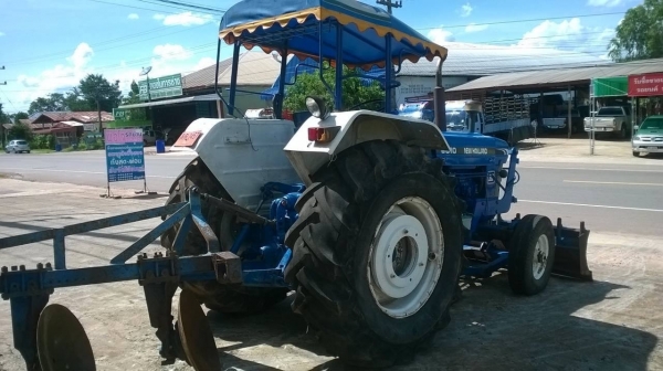 ขายรถไถฟอร์ด 5500 เครื่อง T5 เอกสารเล่มทะเบียนครบ อุปกรณ์ผานดันหน้า และผาน 3