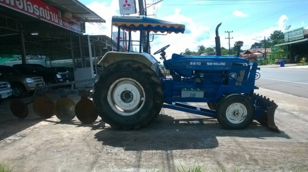 ขายรถไถฟอร์ด 5500 เครื่อง T5 เอกสารเล่มทะเบียนครบ อุปกรณ์ผานดันหน้า และผาน 3