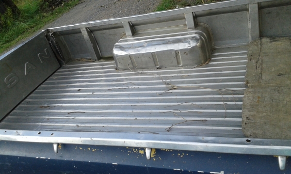 กะบะสแตนเลส ดัสสัน SD 23 ครบชุด สภาพดี ติดต่อได้ที่ มงคล 0892524530