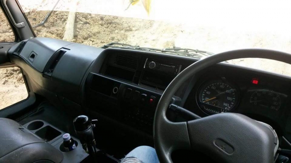 หัวเก๋ง FUSO กว้าง สีเดิมจากนอก ไม่ผุ ภายในสวยมาก