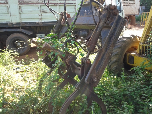 ขายรถคีบอ้อยเบลสามล้อ