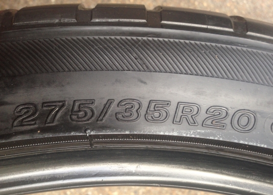 ยาง Bridgestone 275 35 20 ปลายปี11 ดอกเยอะ พร้อมใช้งาน