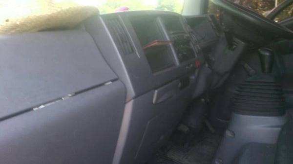 ขาย 6 ล้อตู้เปียก ยาว 5 เมตร ISUZU NPR 150 ปี 54 คัสซีสวยตลอดเส้น เครื่องดี แอร์เย็น ทะเบียนครบพร้อมโอนครับ