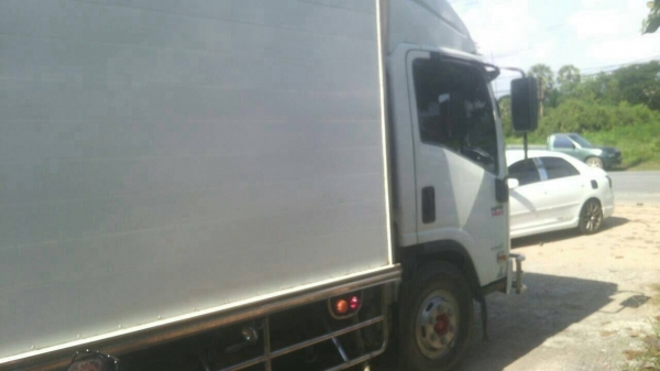 ขาย 6 ล้อตู้เปียก ยาว 5 เมตร ISUZU NPR 150 ปี 54 คัสซีสวยตลอดเส้น เครื่องดี แอร์เย็น ทะเบียนครบพร้อมโอนครับ