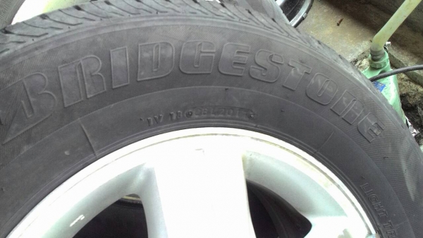 แม๊ก วีโก้ 5 รู ขอบ 15 เดิมๆ ยางBRIDGESTONE DURAVIS R611 ชุด 4 ล้อ พร้อมใช้งาน tel.081-427-3941 แม๊ก วีโก้ 5 รู ขอบ 15 เดิมๆ ยางBRIDGESTONE DURAVIS R611 ชุด 4 ล้อ พร้อมใช้งาน tel.081-427-3941