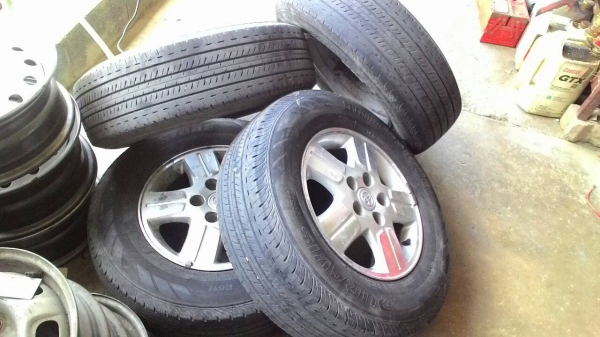 แม๊ก วีโก้ 5 รู ขอบ 15 เดิมๆ ยางBRIDGESTONE DURAVIS R611 ชุด 4 ล้อ พร้อมใช้งาน tel.081-427-3941 แม๊ก วีโก้ 5 รู ขอบ 15 เดิมๆ ยางBRIDGESTONE DURAVIS R611 ชุด 4 ล้อ พร้อมใช้งาน tel.081-427-3941