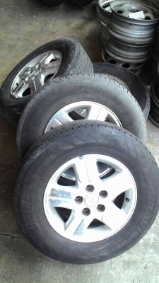 แม๊ก วีโก้ 5 รู ขอบ 15 เดิมๆ ยางBRIDGESTONE DURAVIS R611 ชุด 4 ล้อ พร้อมใช้งาน tel.081-427-3941 แม๊ก วีโก้ 5 รู ขอบ 15 เดิมๆ ยางBRIDGESTONE DURAVIS R611 ชุด 4 ล้อ พร้อมใช้งาน tel.081-427-3941