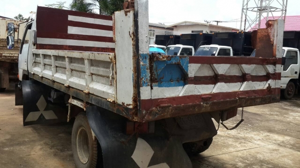 ขายด่วน หกล้อดั้ม115catterปี39ราคาไม่แพงจัดแนนท์ได้สูงโทร0856842587