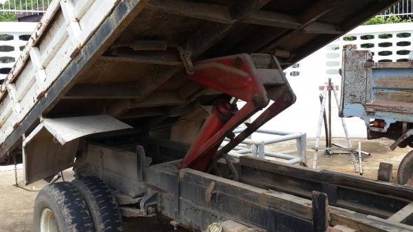 ขายด่วน หกล้อดั้ม115catterปี39ราคาไม่แพงจัดแนนท์ได้สูงโทร0856842587