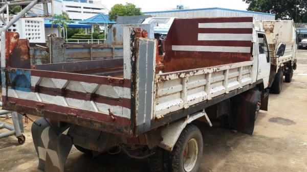 ขายด่วน หกล้อดั้ม115catterปี39ราคาไม่แพงจัดแนนท์ได้สูงโทร0856842587