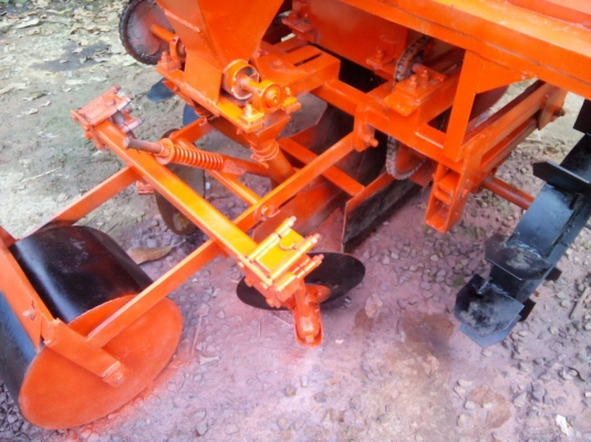 เครื่องปลูกอ้อย ร่องคู่ ใส่ 45-47-50-60 แรง