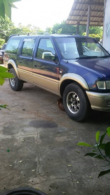 อีซูซุ ไทยรุ่ง 7 ที่นั่ง