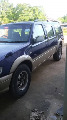 อีซูซุ ไทยรุ่ง 7 ที่นั่ง