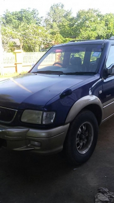 อีซูซุ ไทยรุ่ง 7 ที่นั่ง