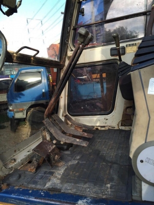 KOBELCO SK200-3 รถซื้อเก่านอกมาปี57 รถใช้งานมาปีเดียว ใช้งานดี รถสวยมาก เอกสารInvoice