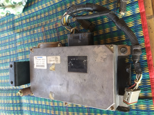 ขาย กล่อง ecu komatsu. Pc 200 รุ่น 8 มี 2 กล่อง