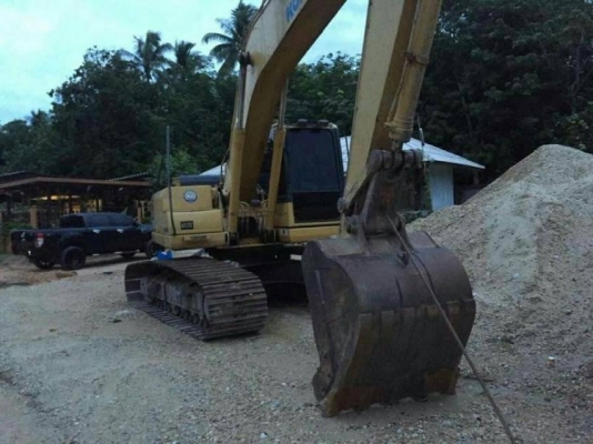 ขายรถแบคโฮ KOMATSU PC200-8 เอกสารเล่ม 9000 กว่า ชม.ราคา 1500000