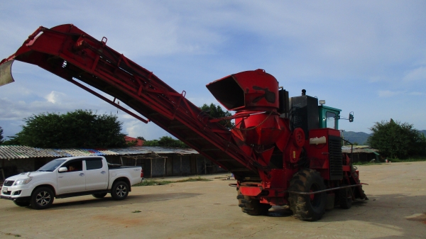 ขายรถตัดอ้อย สภาพดี รถปี 2012 ราคา 2.7 ล้าน