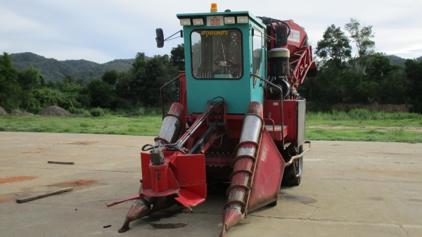 ขายรถตัดอ้อย สภาพดี รถปี 2012 ราคา 2.7 ล้าน