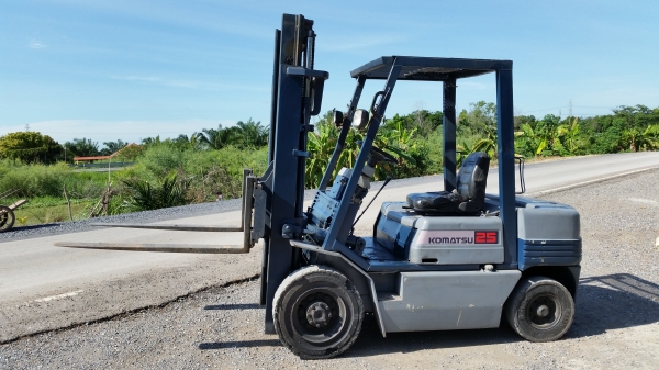 ขายด่วนรถยกKOMATSU FG25-11 ยก2.5ตันเสาสูง3เมตรรถนอกนำเข้ายังไม่เคยใช้งานในเมืองไทยเลย=รุ่นใหม่ขายถูกๆๆ