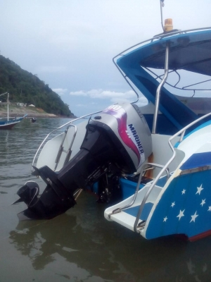 ขายเรือเร็ว 27 ฟุต เครื่อง 200 แรง สภาพพร้อมใช้ ราคาพิเศษ 255000 บาทเท่านั้น