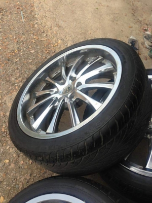 ขายแม็ก22พร้อมยาง265/40/22ยางสดล้อโคเมี่ยม ขายแม็ก22พร้อมยาง265/40/22ยางสดล้อโคเมี่ยม
