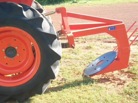 ขายผานขุดมันไม่ต้องเลื่อนหาตำแหน่งร่องให้ยุ่งยากครับมีทั้งแบบทูอินวันยกร่องและขุดใช้โครงเดียวกันครับ