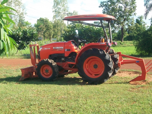 ขายผานขุดมันไม่ต้องเลื่อนหาตำแหน่งร่องให้ยุ่งยากครับมีทั้งแบบทูอินวันยกร่องและขุดใช้โครงเดียวกันครับ