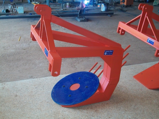 ขายผานขุดมันไม่ต้องเลื่อนหาตำแหน่งร่องให้ยุ่งยากครับมีทั้งแบบทูอินวันยกร่องและขุดใช้โครงเดียวกันครับ