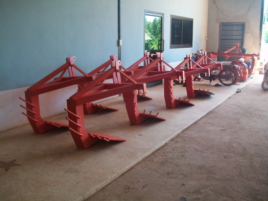 ขายผานขุดมันไม่ต้องเลื่อนหาตำแหน่งร่องให้ยุ่งยากครับมีทั้งแบบทูอินวันยกร่องและขุดใช้โครงเดียวกันครับ