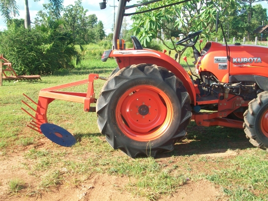 ขายผานขุดมันไม่ต้องเลื่อนหาตำแหน่งร่องให้ยุ่งยากครับมีทั้งแบบทูอินวันยกร่องและขุดใช้โครงเดียวกันครับ