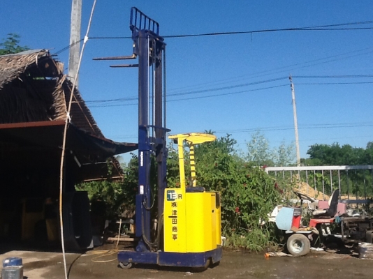 รถยกไฟฟ้าkomutsu fb13rs-10เก่าญี่ปุ่นแบ็ตฯใหม่แรงดี สูง4เมตรราคาไม่แพงครับ
