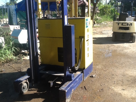 รถยกไฟฟ้าkomutsu fb13rs-10เก่าญี่ปุ่นแบ็ตฯใหม่แรงดี สูง4เมตรราคาไม่แพงครับ