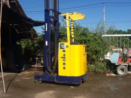 รถยกไฟฟ้าkomutsu fb13rs-10เก่าญี่ปุ่นแบ็ตฯใหม่แรงดี สูง4เมตรราคาไม่แพงครับ