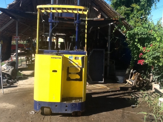 รถยกไฟฟ้าkomutsu fb13rs-10เก่าญี่ปุ่นแบ็ตฯใหม่แรงดี สูง4เมตรราคาไม่แพงครับ