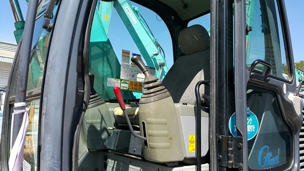 KOBELCO SK135SR-1ES สนใจติดต่อ หนึ่ง 061-4194021‪