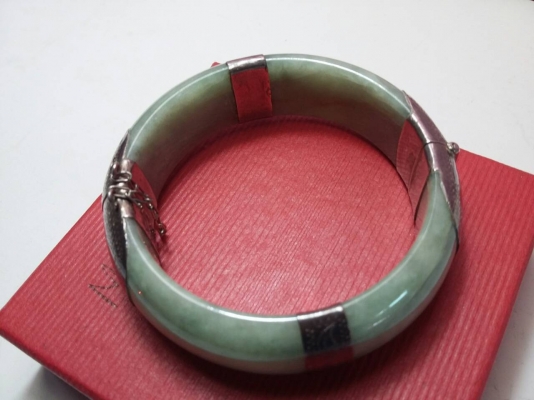 กำไลหยก หุ้มด้วยเงินแท้