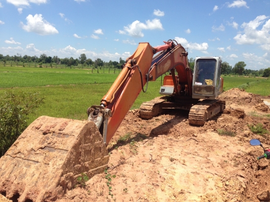 ขายครับ  HITACHI EX200-2 เครื่อง6BD1T ปั้มเดิมๆแรงๆ